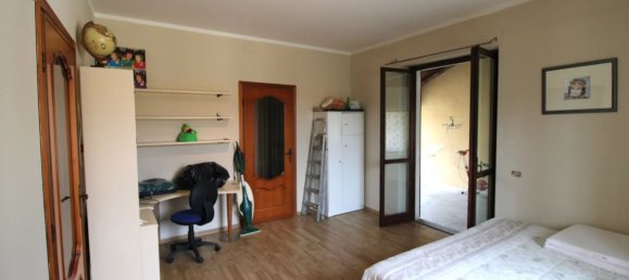 Дом с 4 комнатами в Треццо Тинелла, Италия № 141549 18