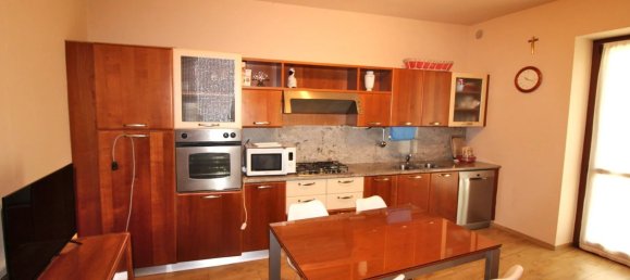 Дом с 4 комнатами в Треццо Тинелла, Италия № 141549 28