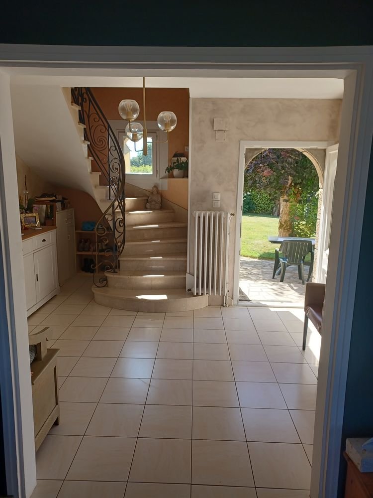 Casa de 5 dormitorios en Pommerit-le-Vicomte, France No. 326766