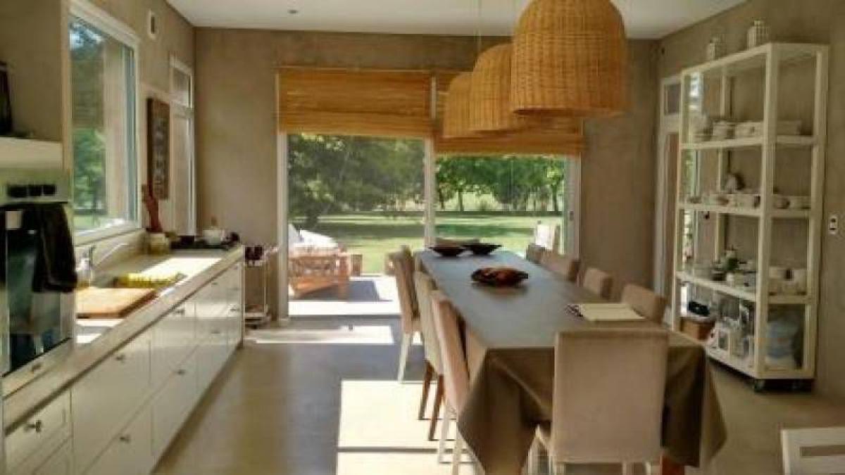 4 bedrooms House in Pilar, Argentina No. 73077