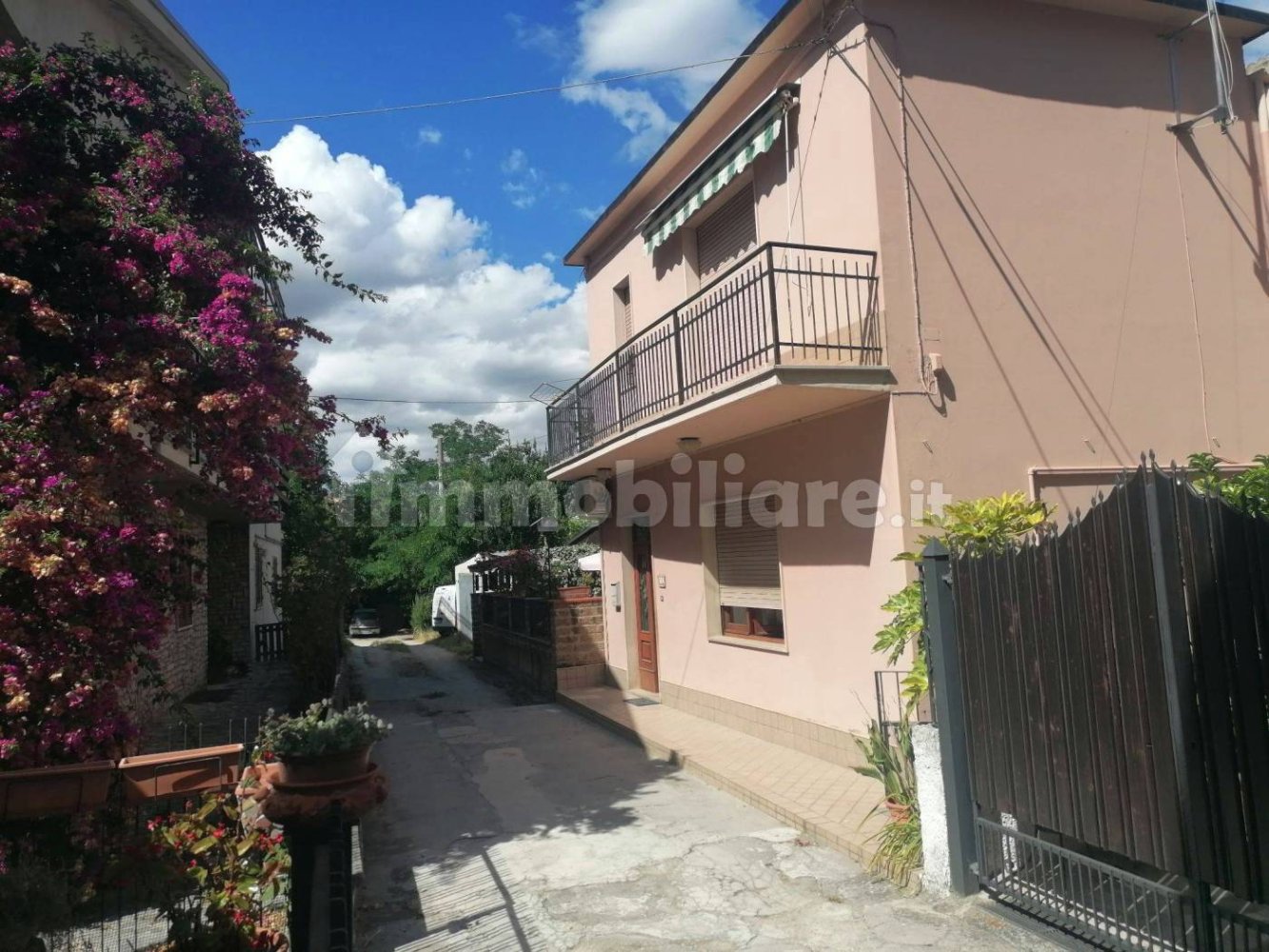 5-salle Bâtiment à Scafa, Italy No. 281431