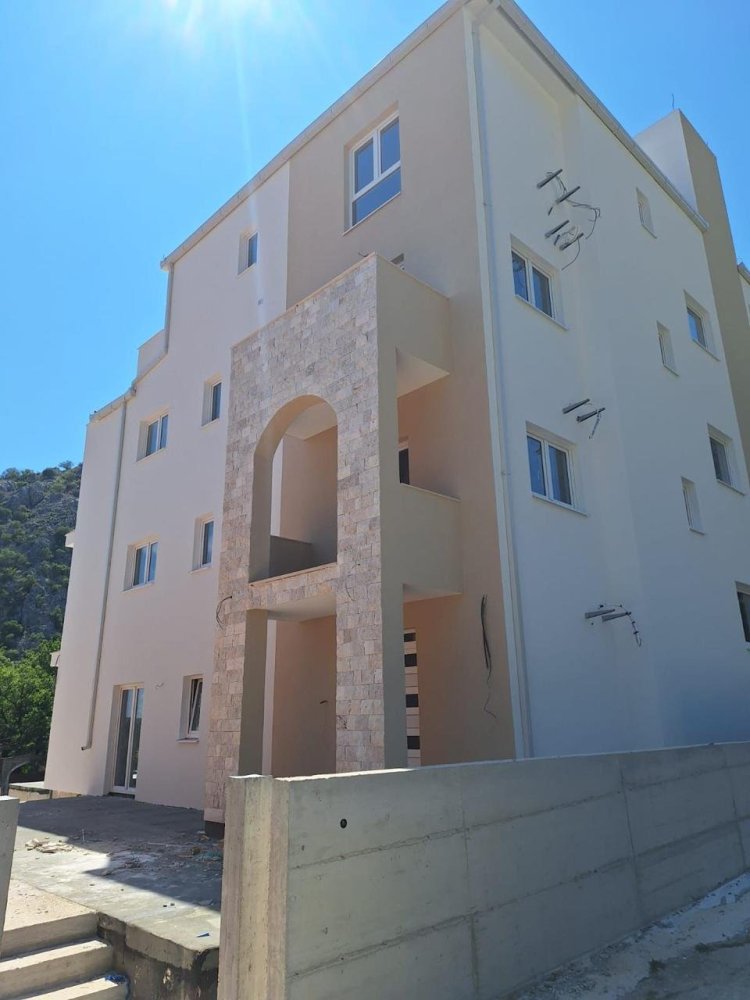 2 bedrooms Apartment in Bar, Montenegro No. 1994