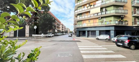 2 rooms Commercial property in Bari, Italy No. 21984 8