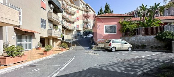 3 bedrooms Apartment in Catania, Italy No. 132664 3