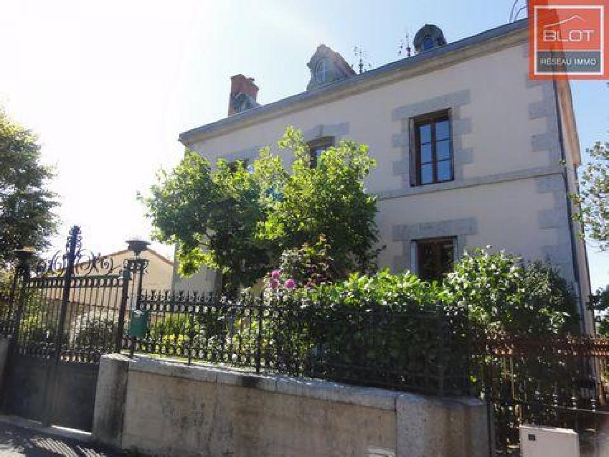5 bedrooms House in Billom, France No. 8534