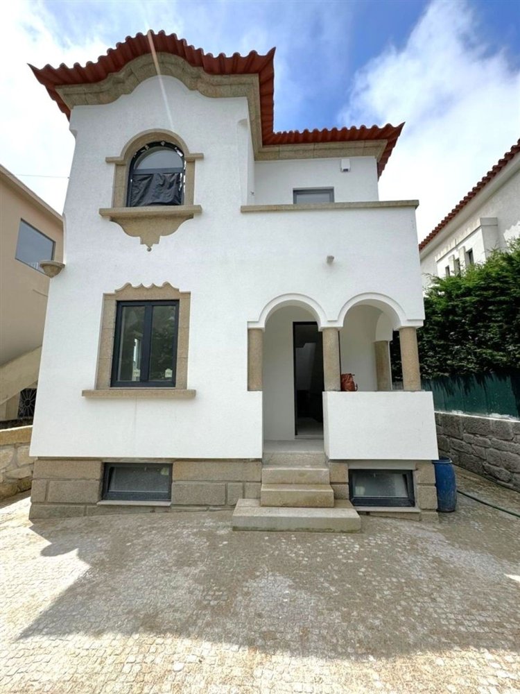 4 bedrooms House in Porto, Portugal No. 117674