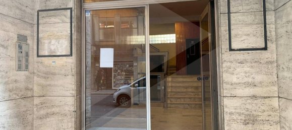 Квартира с 3 спальнями в Бари, Италия № 31163 3