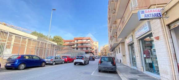 1-Zimmer Gewerbliche Immobilie in Bari, Italy, Nr. 150867 18