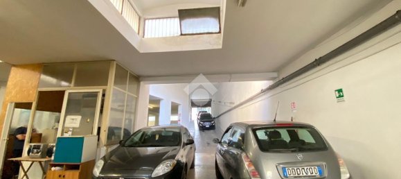 1-Zimmer Gewerbliche Immobilie in Bari, Italy, Nr. 150867 10