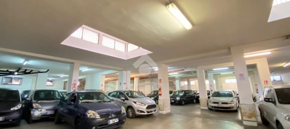 1-Zimmer Gewerbliche Immobilie in Bari, Italy, Nr. 150867 16