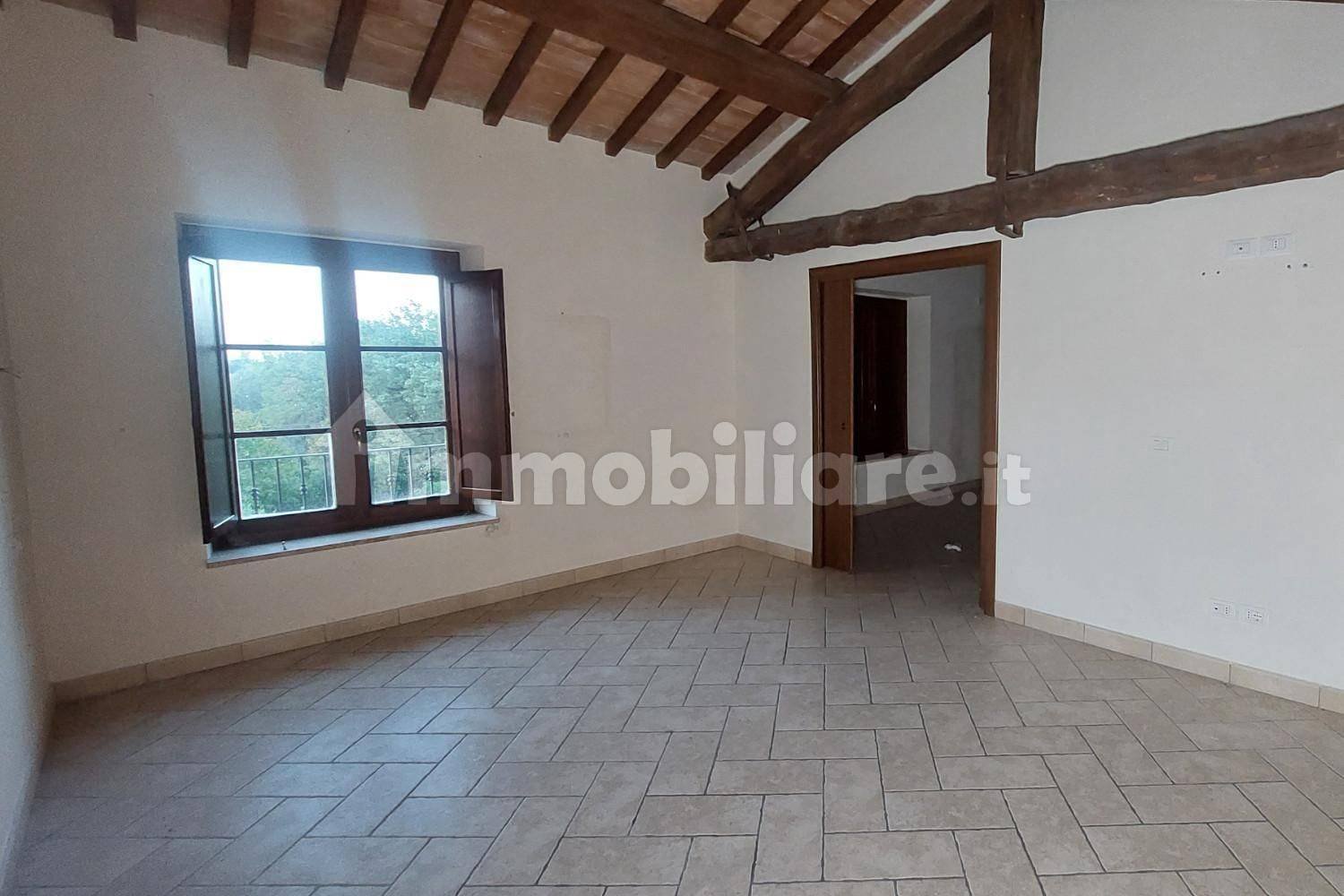 2586m² Commercial property in Matelica, Italy No. 315776