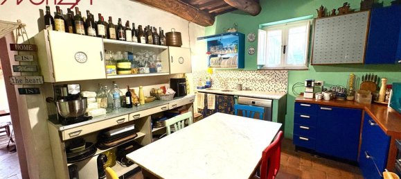 3 bedrooms House in Lucca, Italy No. 91840 3