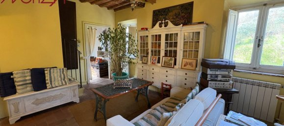 3 bedrooms House in Lucca, Italy No. 91840 18