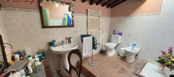 3 bedrooms House in Lucca, Italy No. 91840 16