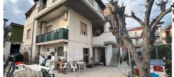 3 bedrooms Apartment in Città Sant'Angelo, Italy No. 272497 3