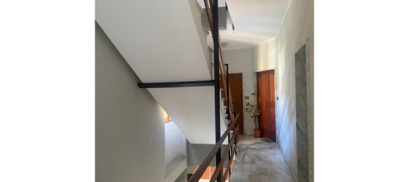 2 bedrooms Apartment in Genoa, Italy No. 351640 2