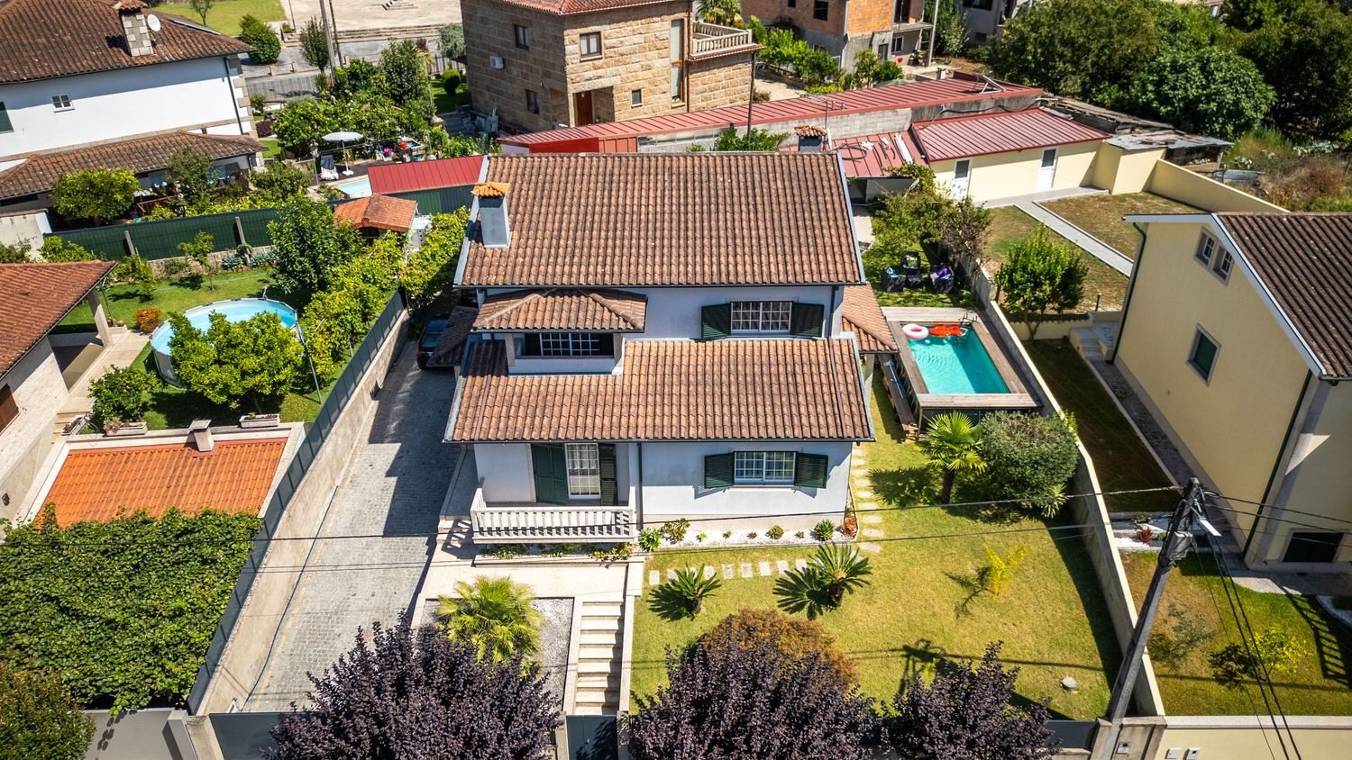 Casa de 4 dormitorios en Rendufe, Portugal No. 167261