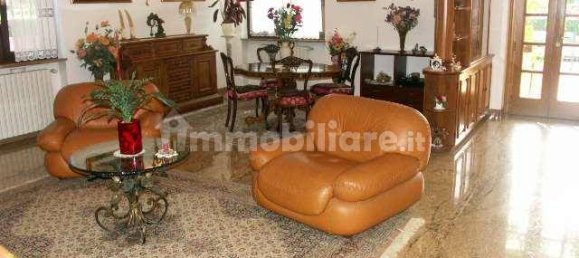 4 bedrooms Villa in Cerro al Lambro, Italy No. 130163 2