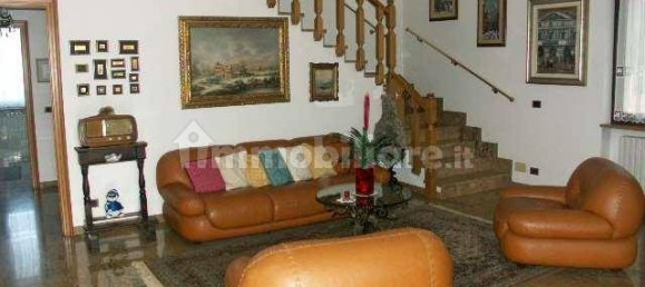 4 bedrooms Villa in Cerro al Lambro, Italy No. 130163 3