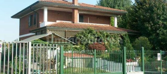 4 bedrooms Villa in Cerro al Lambro, Italy No. 130163 11