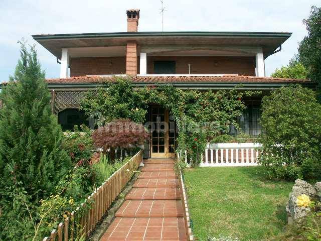 4 bedrooms Villa in Cerro al Lambro, Italy No. 130163