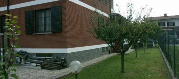 4 bedrooms Villa in Cerro al Lambro, Italy No. 130163 23