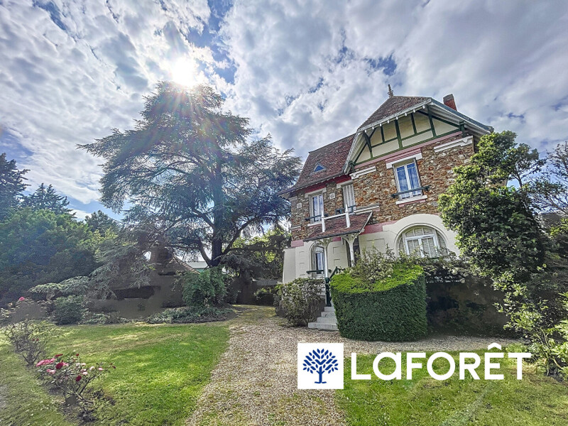 Casa de 5 dormitorios en Antony, France No. 187834