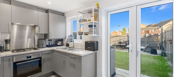 2 bedrooms House in Horley, United Kingdom No. 999 19