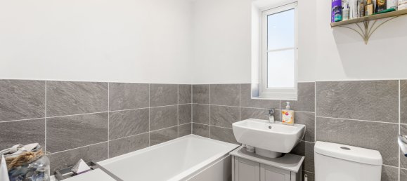 2 bedrooms House in Horley, United Kingdom No. 999 10