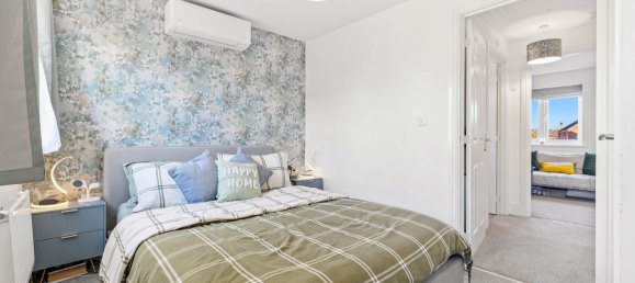 2 bedrooms House in Horley, United Kingdom No. 999 25