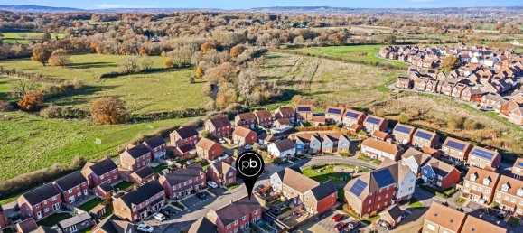 2 bedrooms House in Horley, United Kingdom No. 999 34