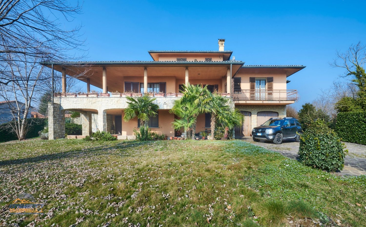 3 bedrooms Villa in Merate, Italy No. 235198
