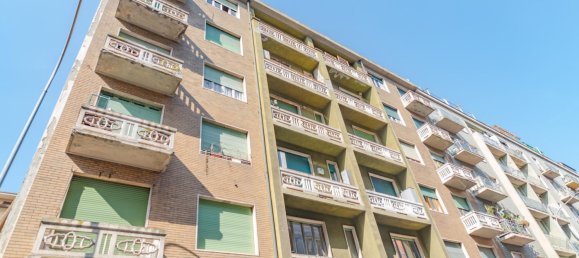 2 rooms Apartment in Turin, Italy No. 63620 2