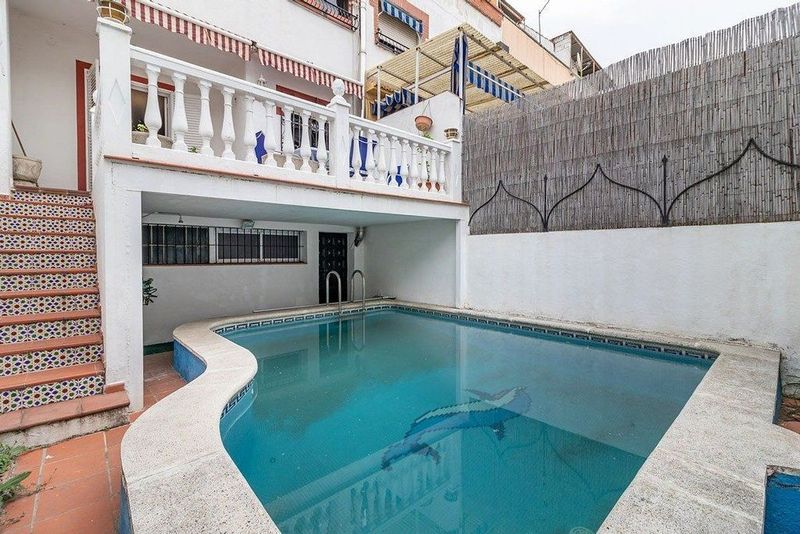 Adosado de 4 dormitorios en Maracena, Spain No. 219569