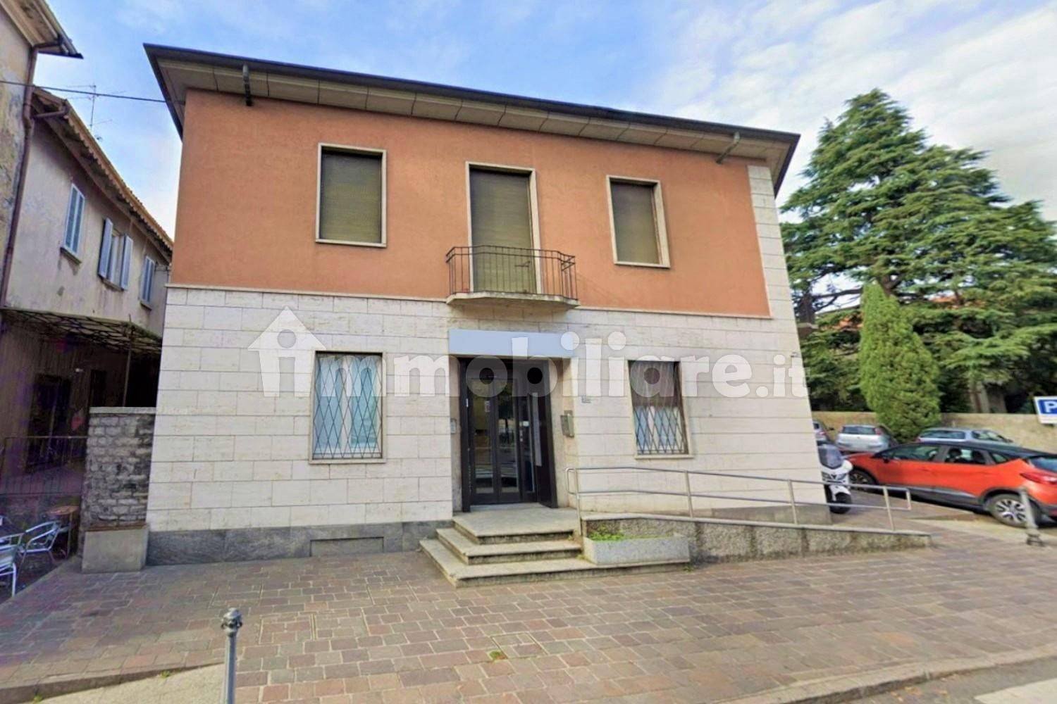 381m² Commercial property in Olginate, Italy No. 319652