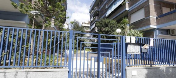 3 bedrooms Apartment in Rome, Italy No. 370333 2