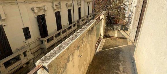 Квартира с 4 комнатами в Реджо Калабрия, Италия № 176057 30