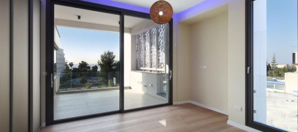 4 bedrooms Villa in Limassol, Cyprus No. 2040 6