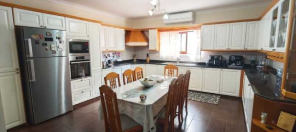 Villa de 4 dormitorios en Aradippou, Cyprus No. 21137 4