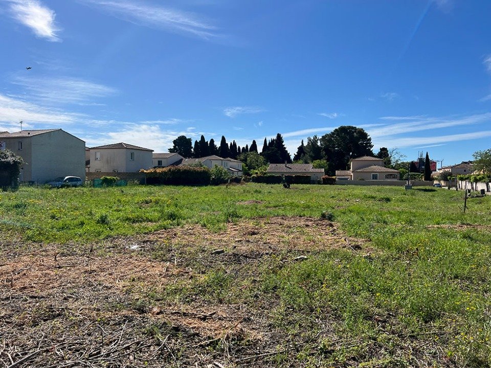  Land in Calvisson, France No. 98712