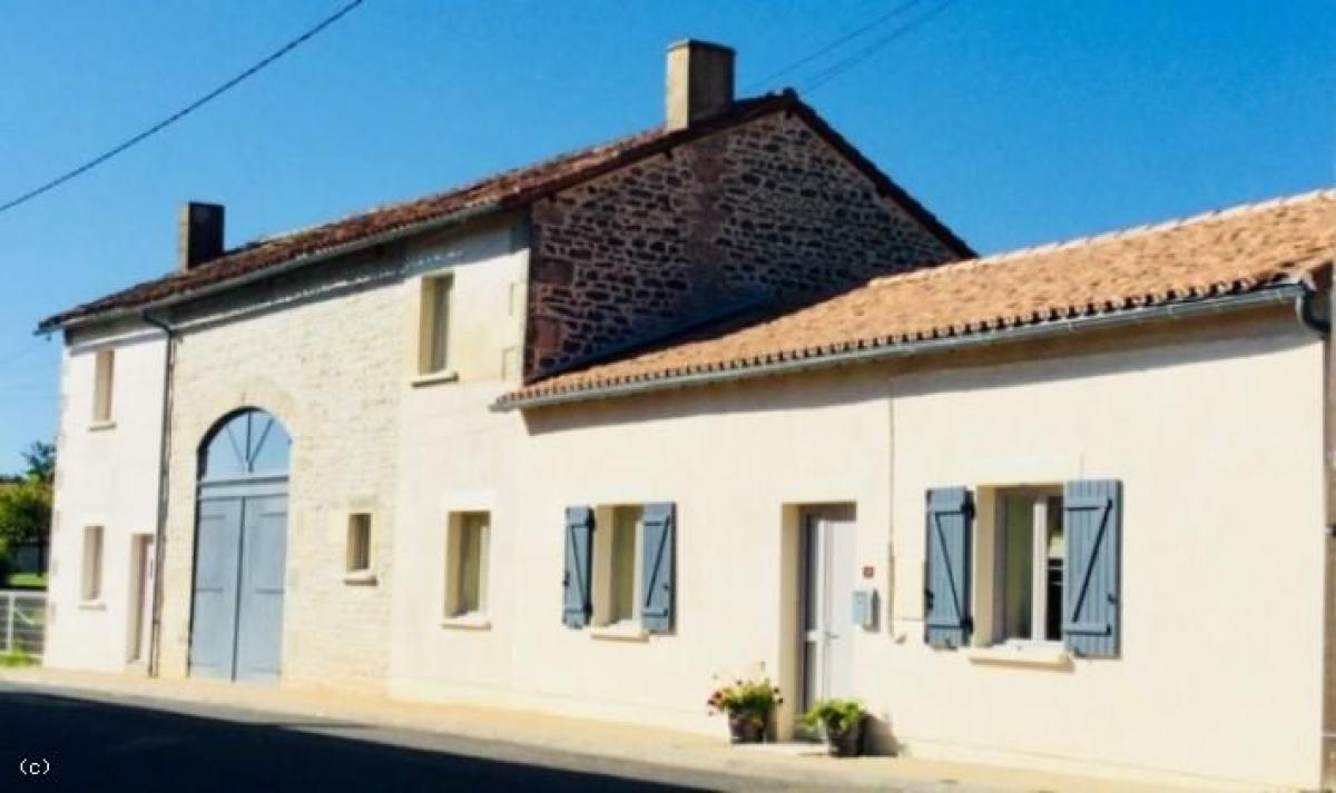 3 Schlafzimmer Haus in Civray, France, Nr. 22051