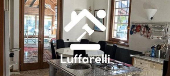 9 bedrooms Villa in Erba, Italy No. 2836 2