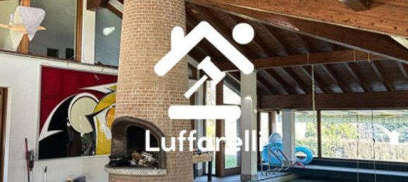 9 bedrooms Villa in Erba, Italy No. 2836 3