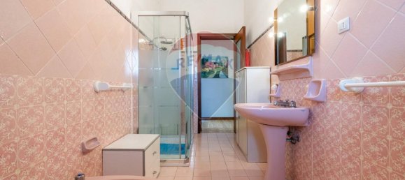 Дом с 7 комнатами в Монсеррато, Италия № 15129 23