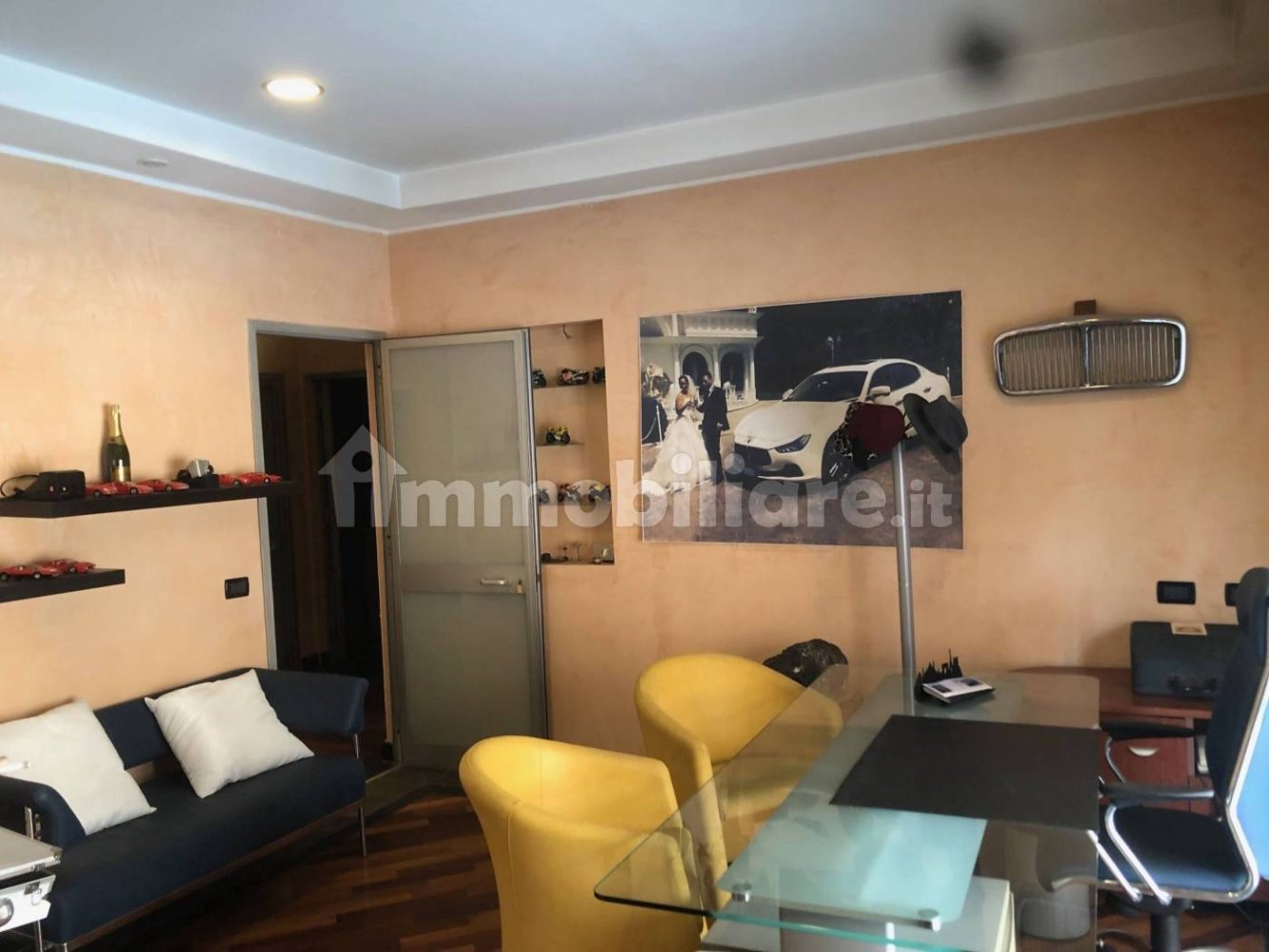 5 rooms Office in Genoa, Italy No. 100798