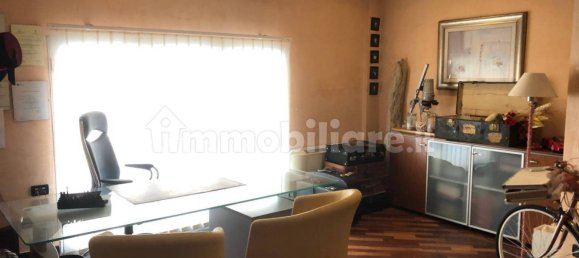 5 rooms Office in Genoa, Italy No. 100798 3