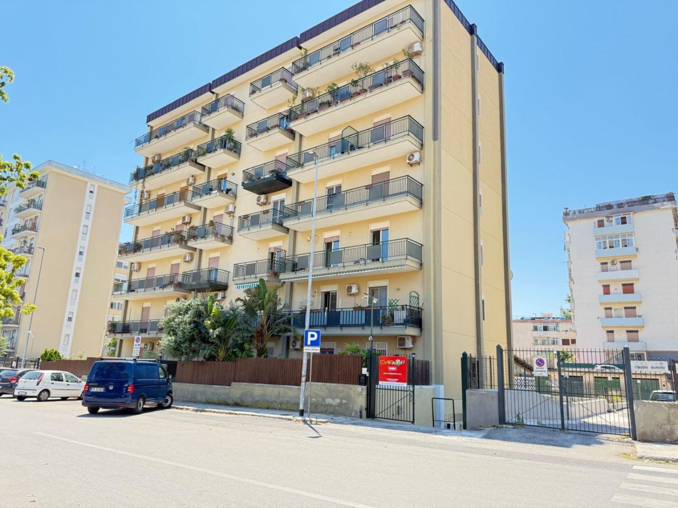 400m² Commercial property in Palermo, Italy No. 361337
