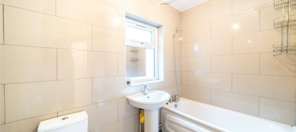 4 bedrooms House in London, United Kingdom No. 12900 14