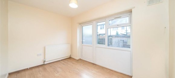 4 bedrooms House in London, United Kingdom No. 12900 11