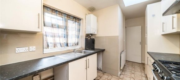 4 bedrooms House in London, United Kingdom No. 12900 12